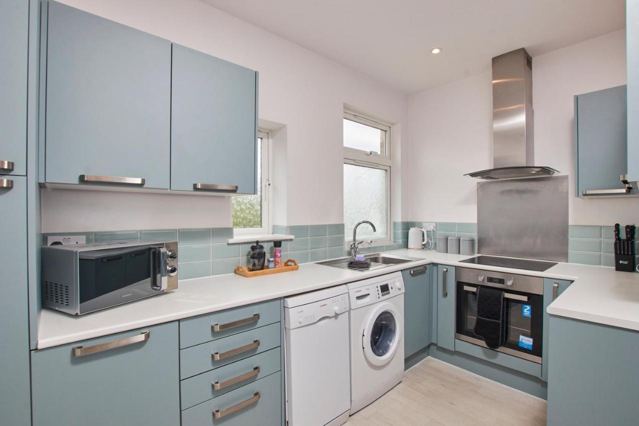Fantastic Central Stratford Two Bedroom Apartment By Purestay Short Lets & Serviced Accommodation With Parking Exterior foto