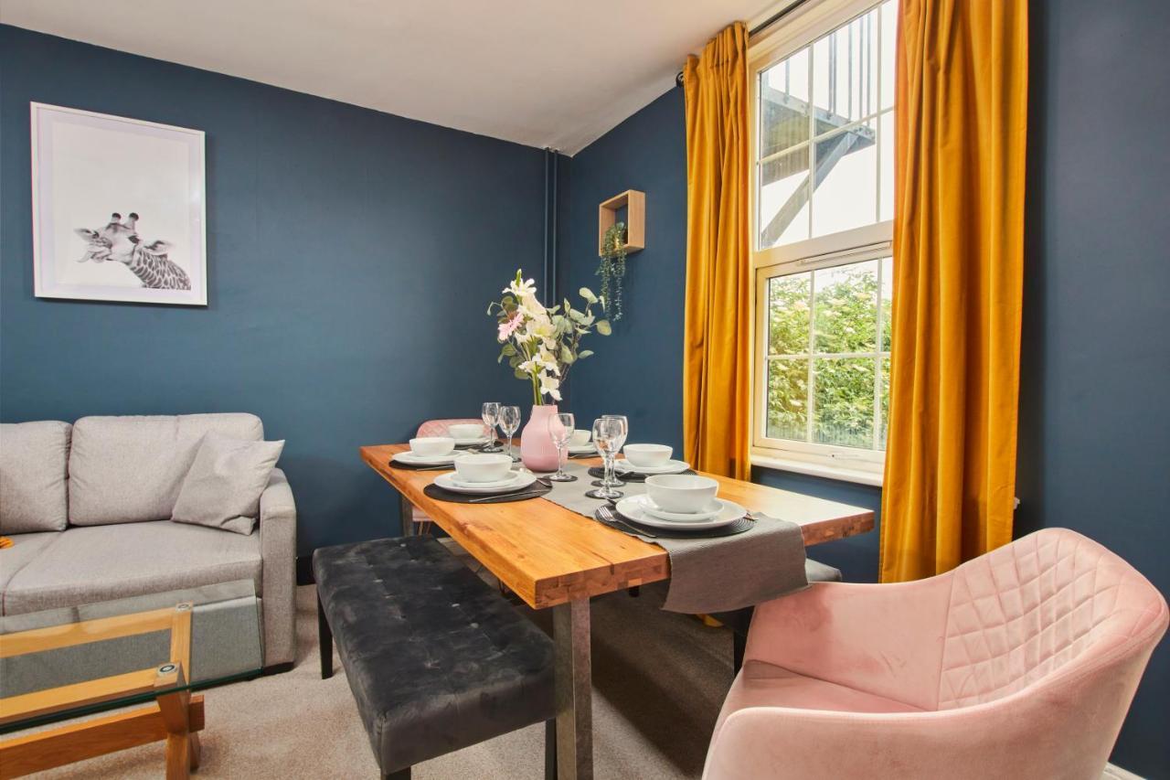 Fantastic Central Stratford Two Bedroom Apartment By Purestay Short Lets & Serviced Accommodation With Parking Exterior foto