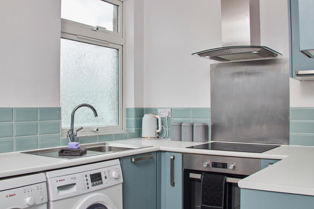 Fantastic Central Stratford Two Bedroom Apartment By Purestay Short Lets & Serviced Accommodation With Parking Exterior foto