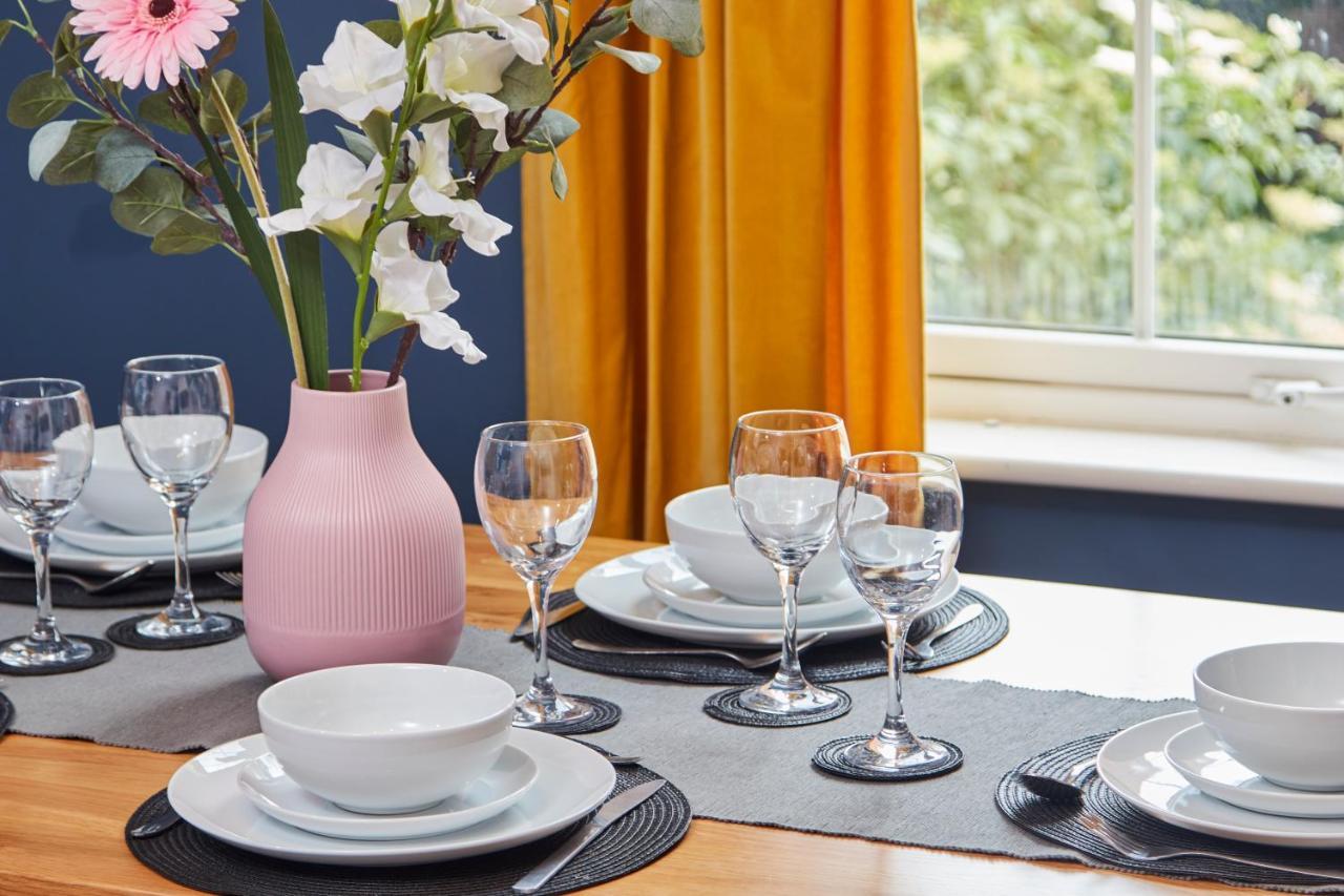 Fantastic Central Stratford Two Bedroom Apartment By Purestay Short Lets & Serviced Accommodation With Parking Exterior foto